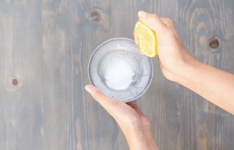 Natural Rust Removal for Pruning Shears with Lemon Juice and Salt