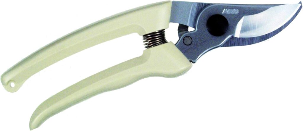ARS HP-130R lightweight pruning shears close up