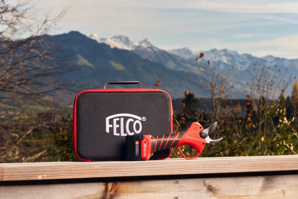 Felco 800 electric pruner with protective storage bag